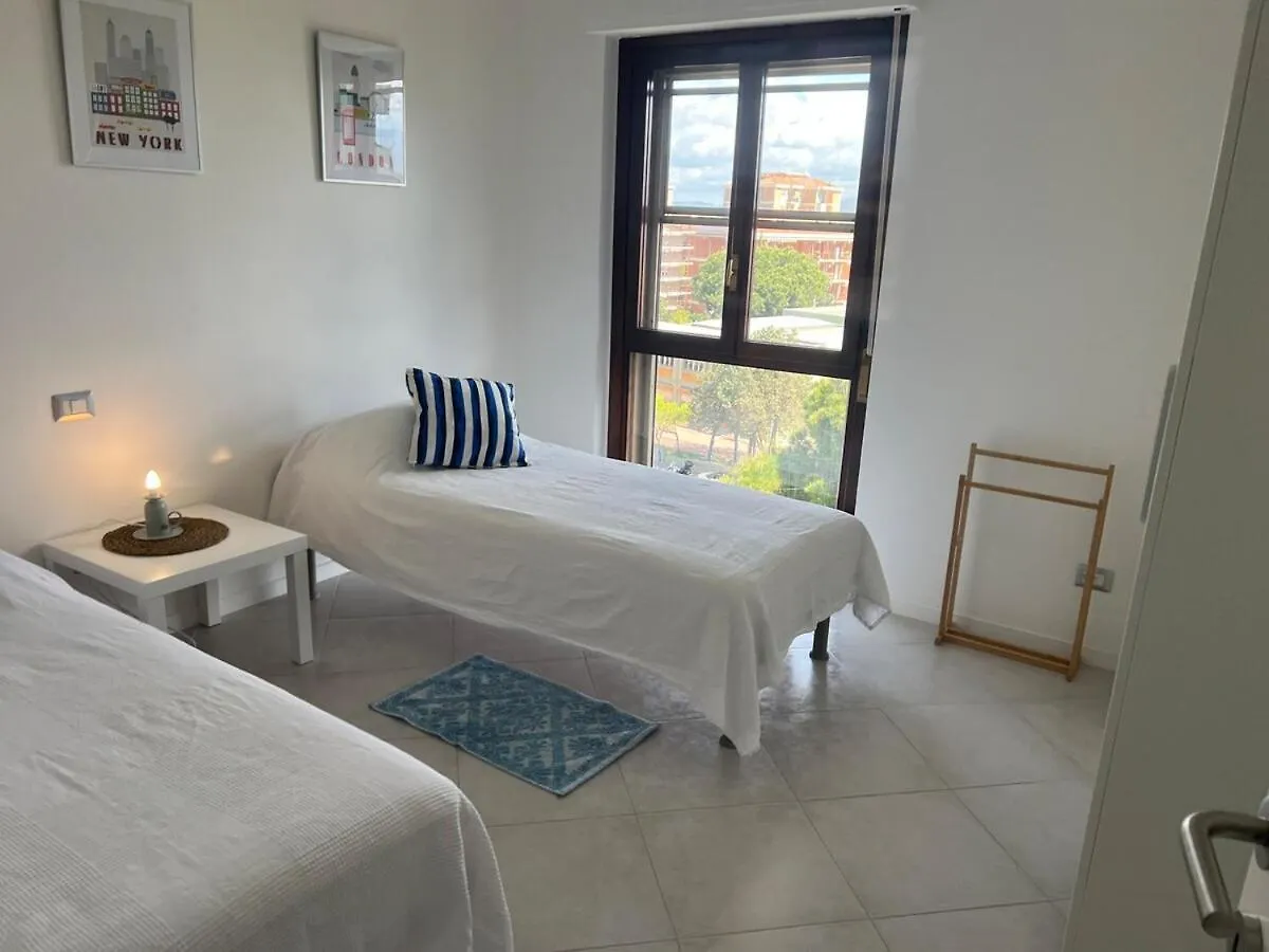 Med Vista Apartment カリアリ 0*,